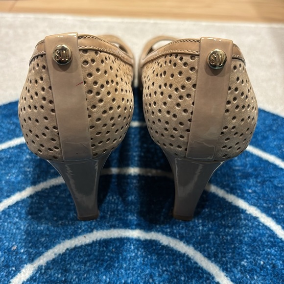 Stuart Weitzman Womens Nude Perforated Logo Nudotcomer Peep Toe Wedge size 6.5 - Picture 5 of 6